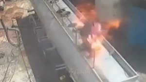 🤦♂️ Обнаружен «король» техники безопасности: рабочий с сигаретой во рту открыл крышку автоцистерны