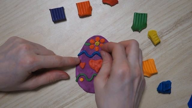 Пасхальное яйцо с узорами из пластилина / Поделки на Пасху
