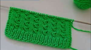 Красивый и нарядный, совсем несложный узор спицами.