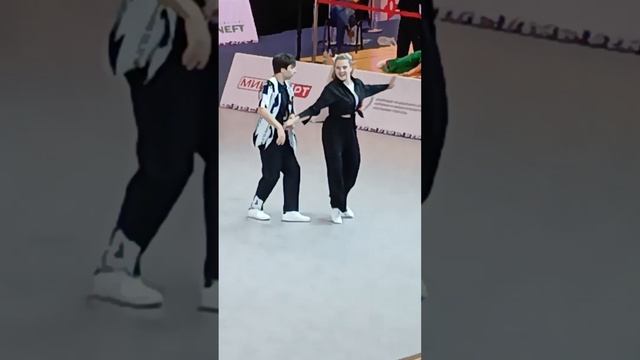 Рок-н-ролл в Казани. Танцуют две пары, номер 7 и 1. смотреть онлайн