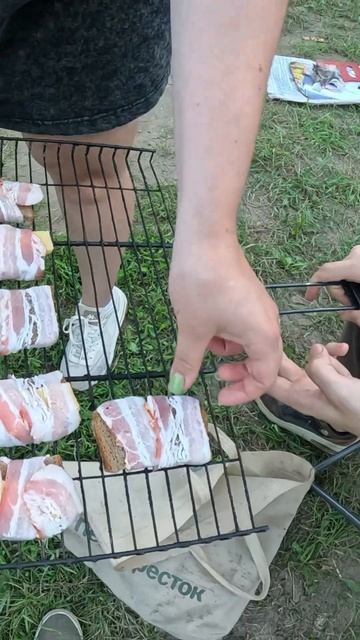 Походные бутерброды с беконом | Hiking sandwiches with bacon #food #campi смотреть онлайн
