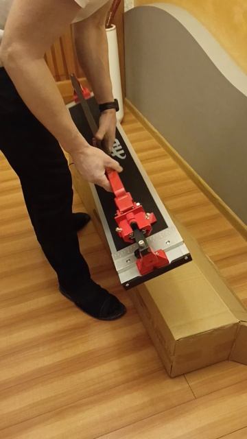 Плиткорез 1000мм., мах 15мм. HD-3710 смотреть онлайн