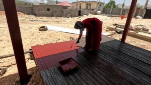 Мать-одиночка с двумя детьми. Гадир забирает детей одного за другим.