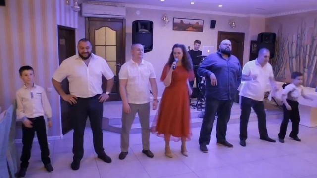 Творческий сюрприз от ведущей на свадьбе!