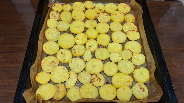 Ура! Внук приехал! Стейки форели под сырно-ореховой шу? смотреть онлайн