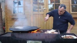 Необычно вкусное мясо ,приготовленное на костре,с овощами с добавлением сочного соуса