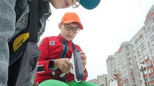 распаковка нового водяного пистолета