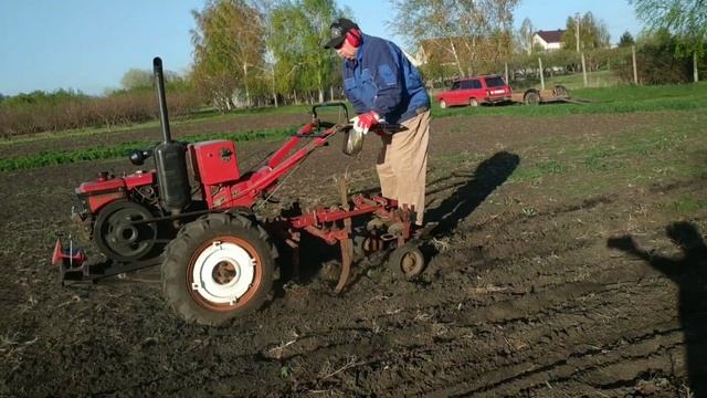 Работа  мотоблока с самодельным культиватором