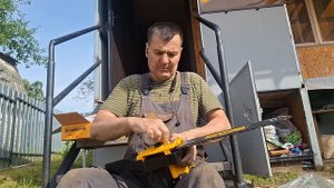 купил электропилу для дачи.