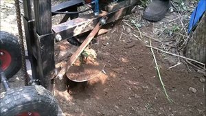 бурим лунки для установки столбов забора