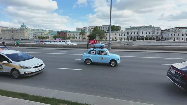 Пробег ретро автомобилей 9 мая 2025 смотреть онлайн