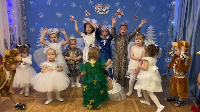 Песня «На пороге Новый год»❄️🥳 Разновозрастная гру? смотреть онлайн