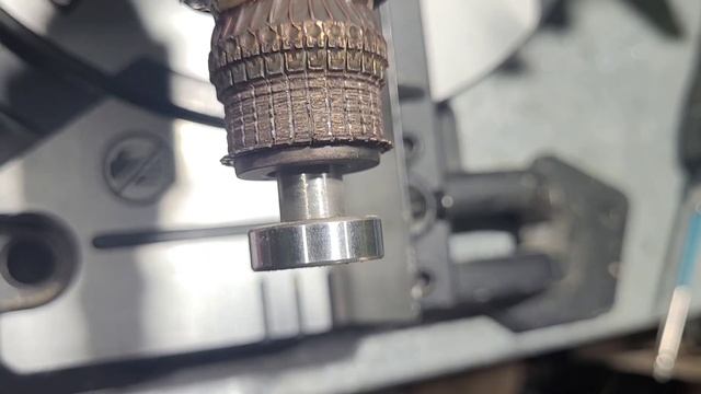 Кто то погрыз якорь на тарцовочной пиле RedVerg  MS255-1400. За?