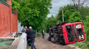 Автобус с детьми перевернулся в Хабаровске. Пострадали двадцать два человека