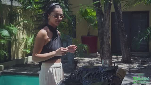 DJ ANIA At Tulum DJ Academy Poolside смотреть онлайн