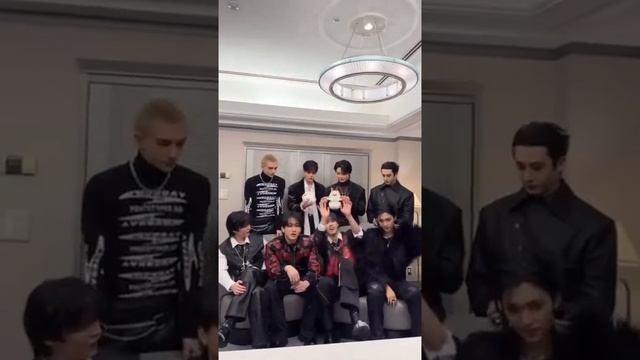 Запись Трансляции | Stray Kids | в Instagram | 27.12.24 смотреть онлайн