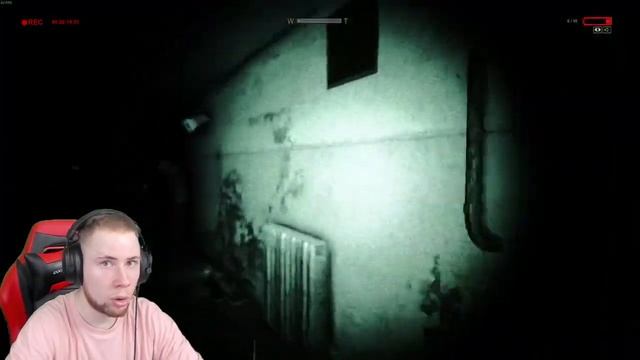 ТикТак играет в OutLast