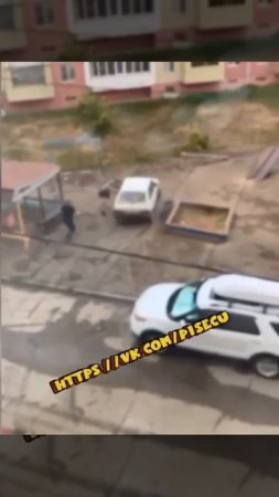 В Крымске 15-летний зумер решил угнать ласточку отца, пока тот был на работе.