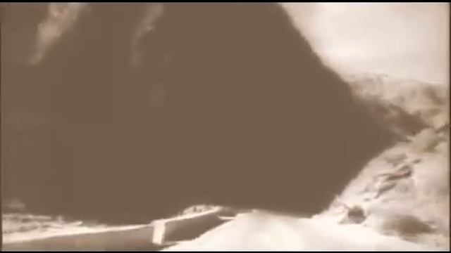 ЭРКИН МУКАШЕВ ТОПОЛЕК МОЙ В КРАСНОЙ КОСЫНКЕ..