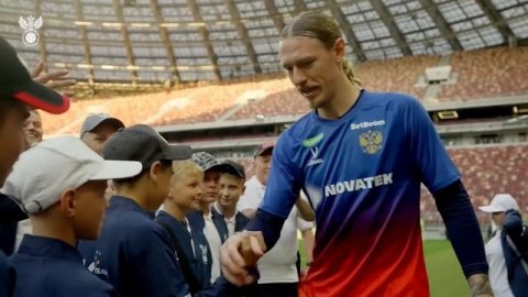 Сборы. День 6. Предыгровая в «Лужниках», встреча с детьми и гениальные вопросы Карпину