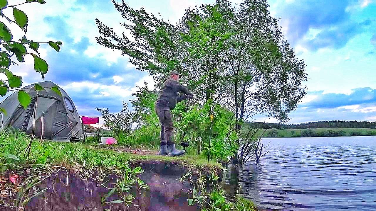 УДОЧКА В ДУГУ, ВЫРЫВАЮТ ТЫЧКИ! ЭТО КАКИЕ-ТО МОНСТРЫ!Рыбалка с ночевкой на крокодил.