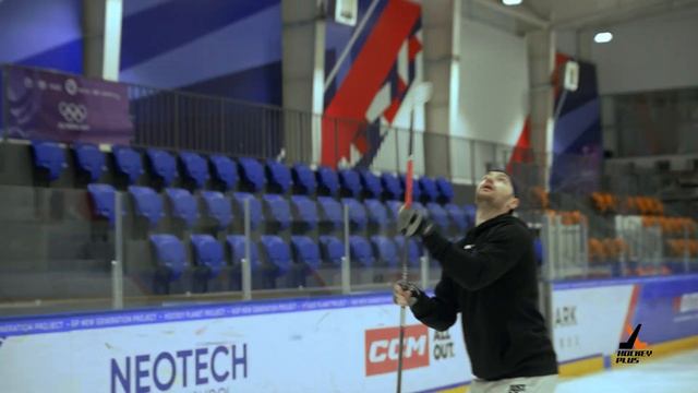 Хоккейные финты от фристайлера Александра Комиссаров смотреть онлайн