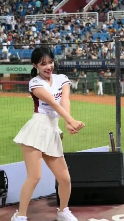 多慧 даже в бейсболе можно найти что то привлекательное #cheerleader #baseball__@lee_dahye