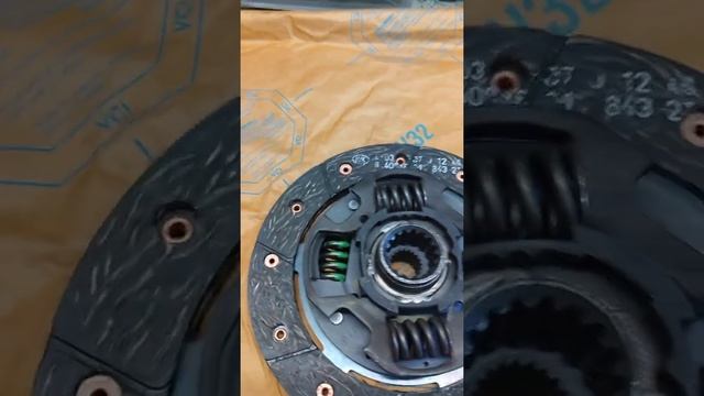 Приведённая в порядок КПП + новый диск сцепления. смотреть онлайн