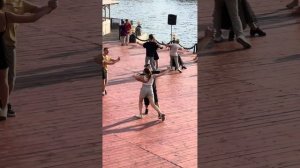 Бальные танцы в Москве на Набережной в парке Горького