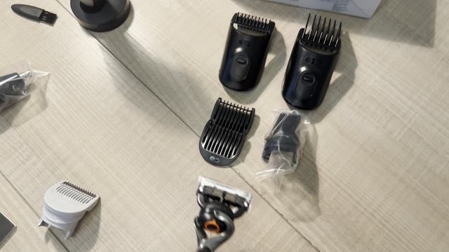 Триммер Braun Series 7 MGK7420 c Бритвой Gillette смотреть онлайн