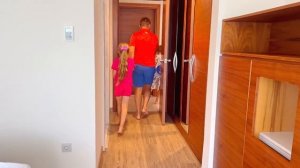 Рома и Диана Рома и Диана активно отдыхают на море