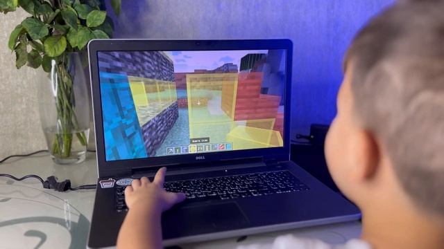 ТËМА 5 ЛЕТ ИГРАЕТ В MINECRAFT смотреть онлайн