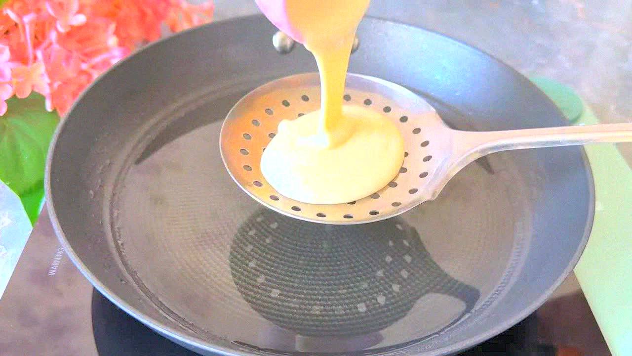 Простое тесто + горячая сковорода = ВКУСНЕЙШИЙ деликатес!  Быстрый рецепт хрустящих лепёшек!