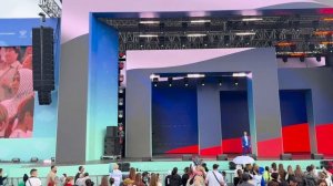 Артисты Виллер Продакшн и Хор Движение Первых - Слава России