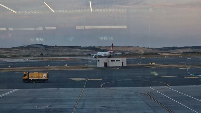 Авиакомпания Scat прилетел в аэропорт Стамбула. Самолет смотреть онлайн