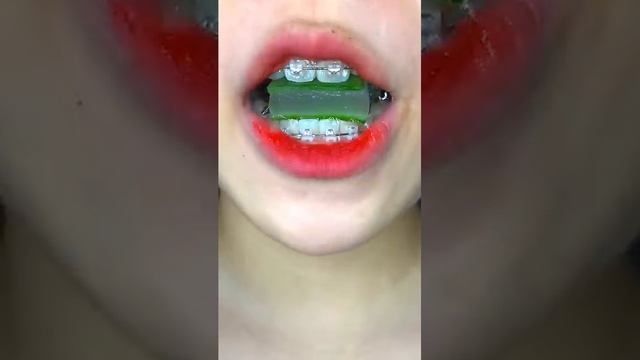 asmr ALOEVERA (POP ROCKS CRUNCHY SPRINKLE PINK) eating sounds