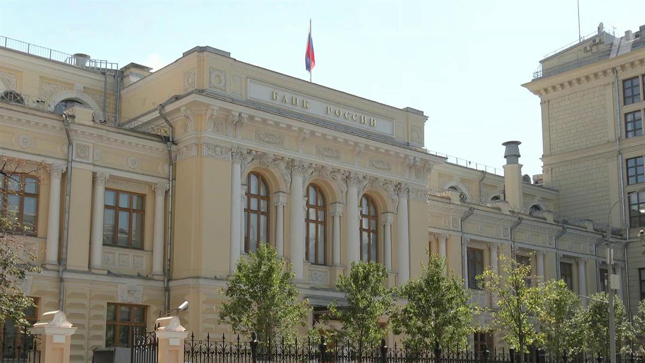 Впервые почти за три года Центральный банк снизил ключевую ставку до 20% годовых