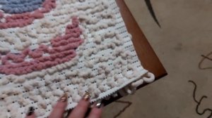 Как связать коврик из пряжи с петельками.