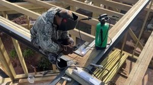 Распределение нагрузки с помощью металлического швеллера.