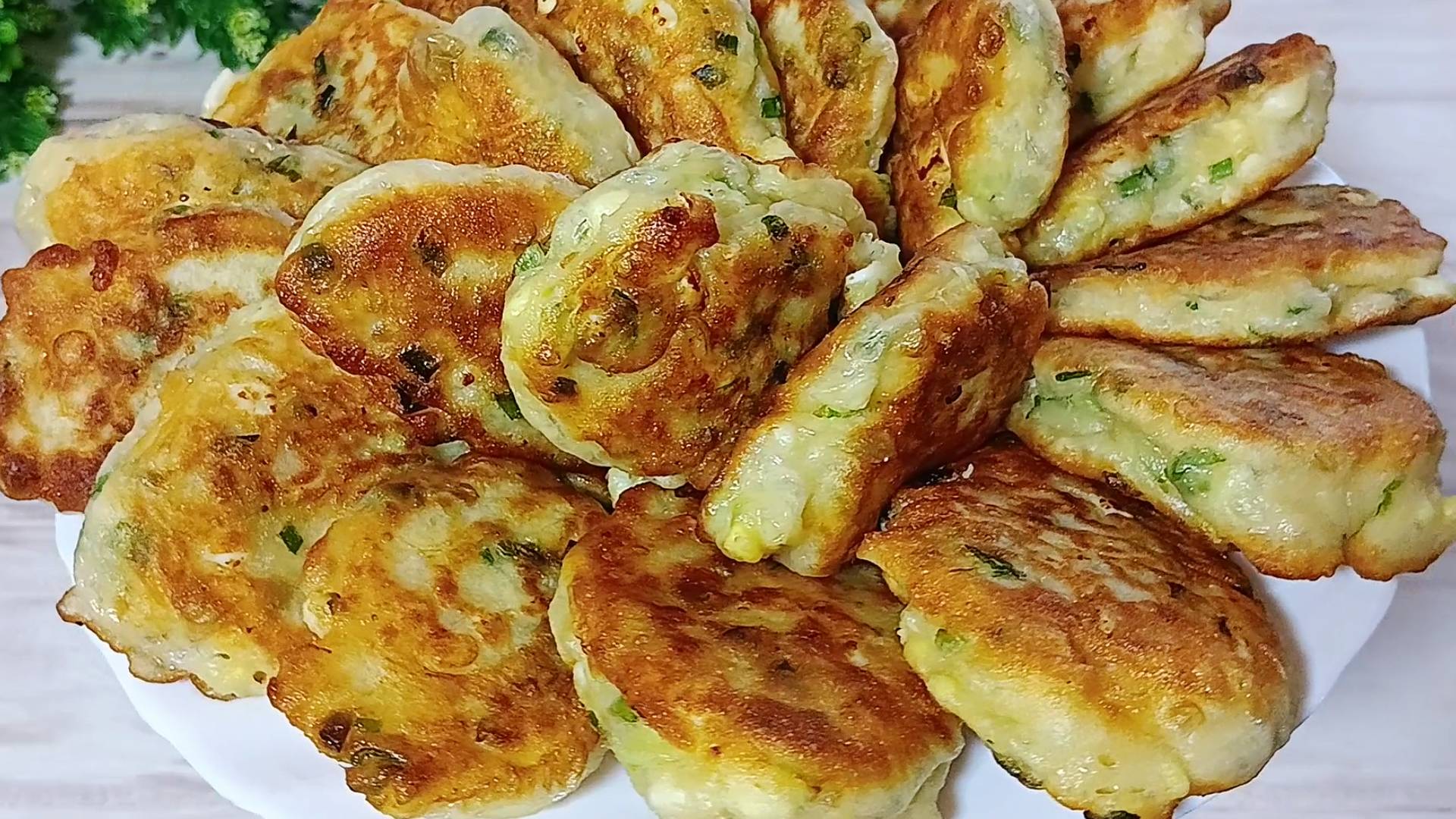 Всё смешала и готово! Ленивые пирожки с яйцом и зеленым луком. ПЫШНЫЕ, МЯГКИЕ и не оседают!