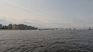 Два метеора мчатся в Петергоф.