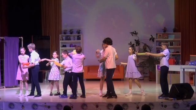 Мейнстрим-шоу! (фрагмент концерта 7 марта 2025) смотреть онлайн