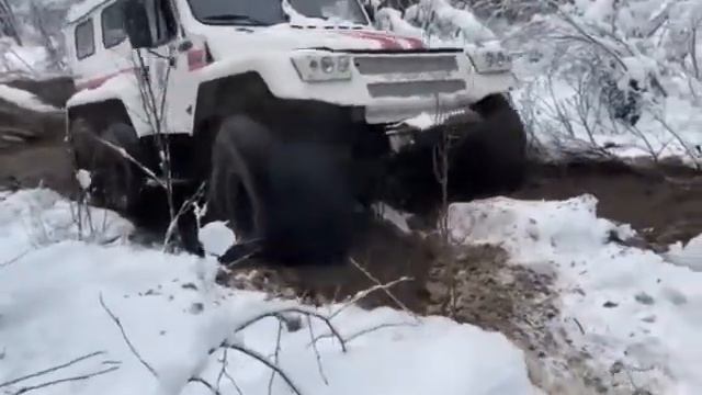 Аэромобильная группировка МЧС помогает восстанавливать электроснабжение в Череповецком районе