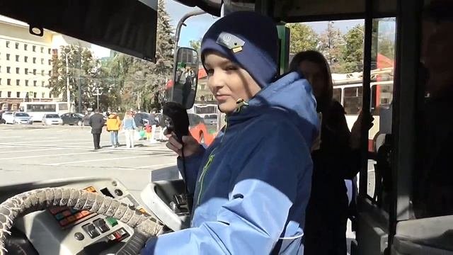 Выставка городского транспорта в Челябинске. Жизнь на