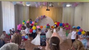 Танец "Шарики воздушные"