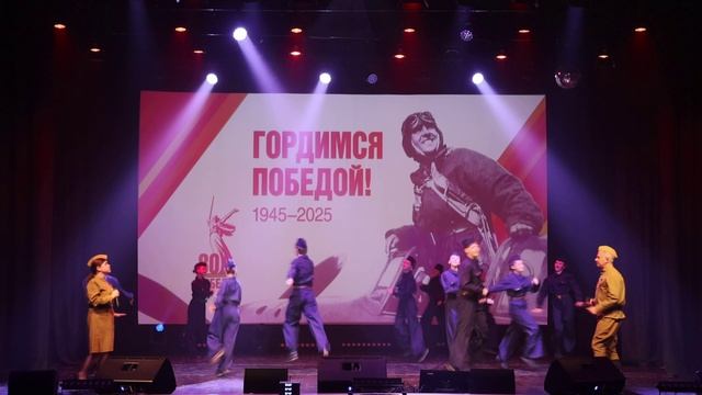 "Потому,что мы пилоты" - Конов Владимир, Лунева Екатерина и ансамбль Матрица