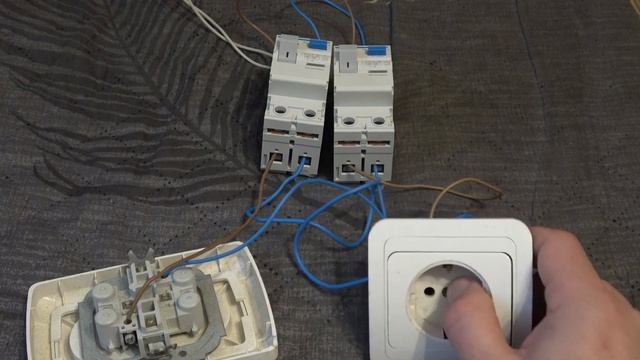 Выбивает два УЗО . В чем причина , смотреть онлайн