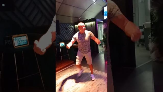 Проводили Настеньку в Первый класс! Весело, креативно, с музыкой и всей дружной семьёй!