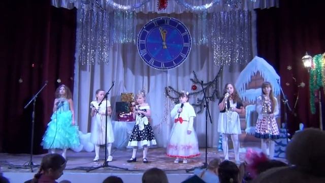 2015г Серебристые снежинки