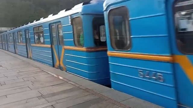 Киевский метрополитен Электропоезд ЕМА 502 Святошинск? смотреть онлайн
